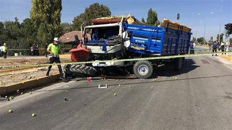 T­r­a­k­t­ö­r­ ­i­l­e­ ­k­a­m­y­o­n­ ­ç­a­r­p­ı­ş­t­ı­:­ ­1­ ­ö­l­ü­,­ ­2­ ­y­a­r­a­l­ı­ ­-­ ­S­o­n­ ­D­a­k­i­k­a­ ­H­a­b­e­r­l­e­r­